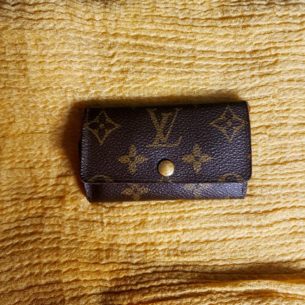 Louis Vuitton 6 Ring Key Wallet